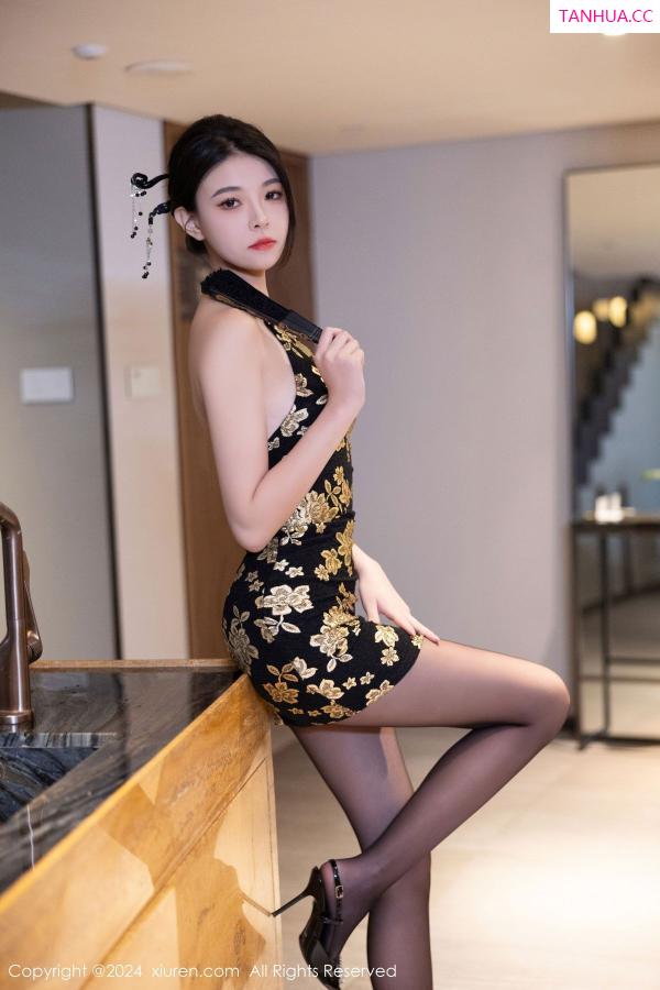 [XiuRen]高清写真图 2024.10.17 No.9304 初梦瑶 黑丝美腿